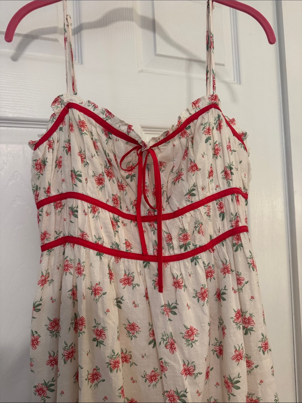 Storia Cream and Floral Print Textured Dress with Red Bow Detail - Picture 4 of 9